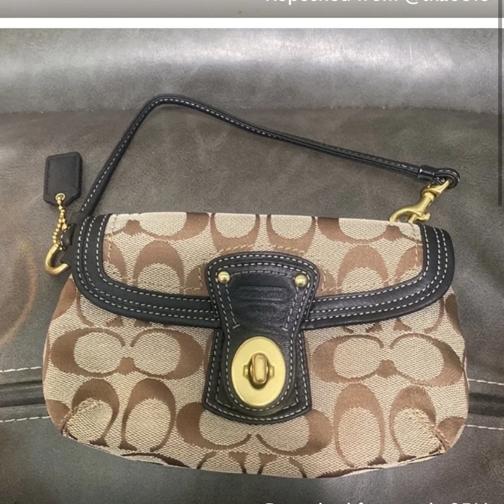 Coach wristlet - Picture 2 of 10